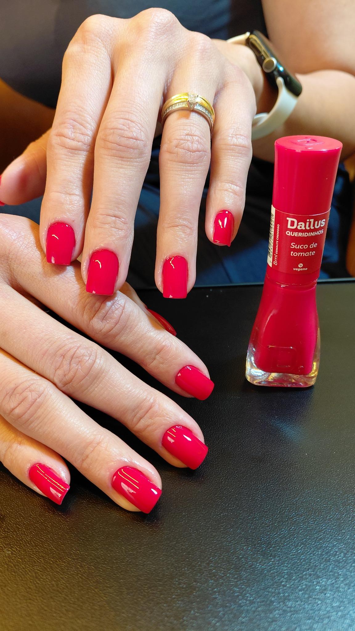 Manicure — vermelho clássico Dailus