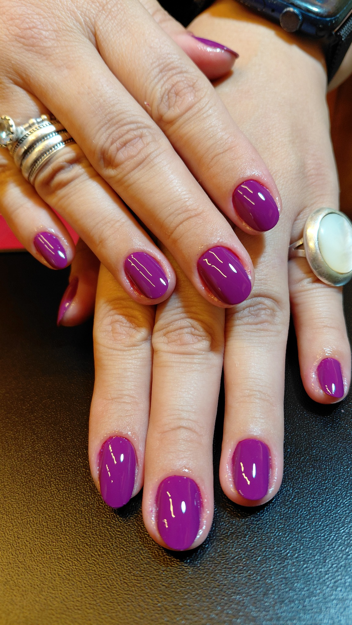 Manicure — roxo brilhante